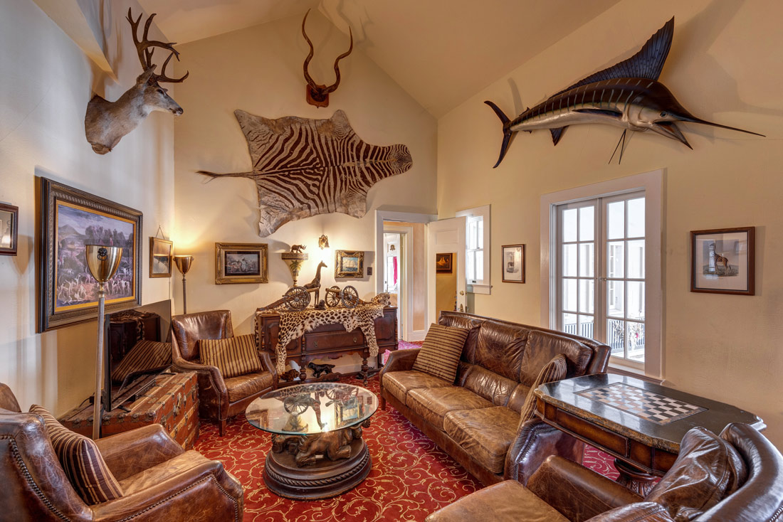 The Hemingway Lounge at the Grand Island Mansion