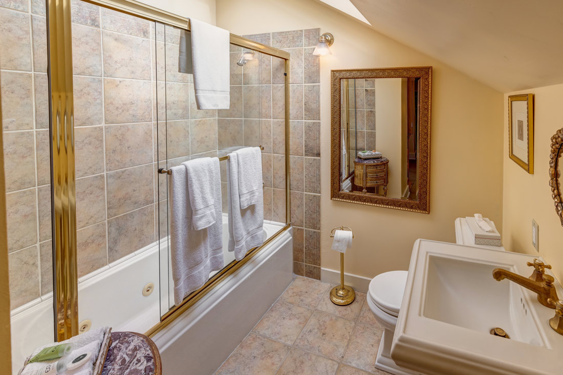 The Picasso Suite at the Grand Island Mansion