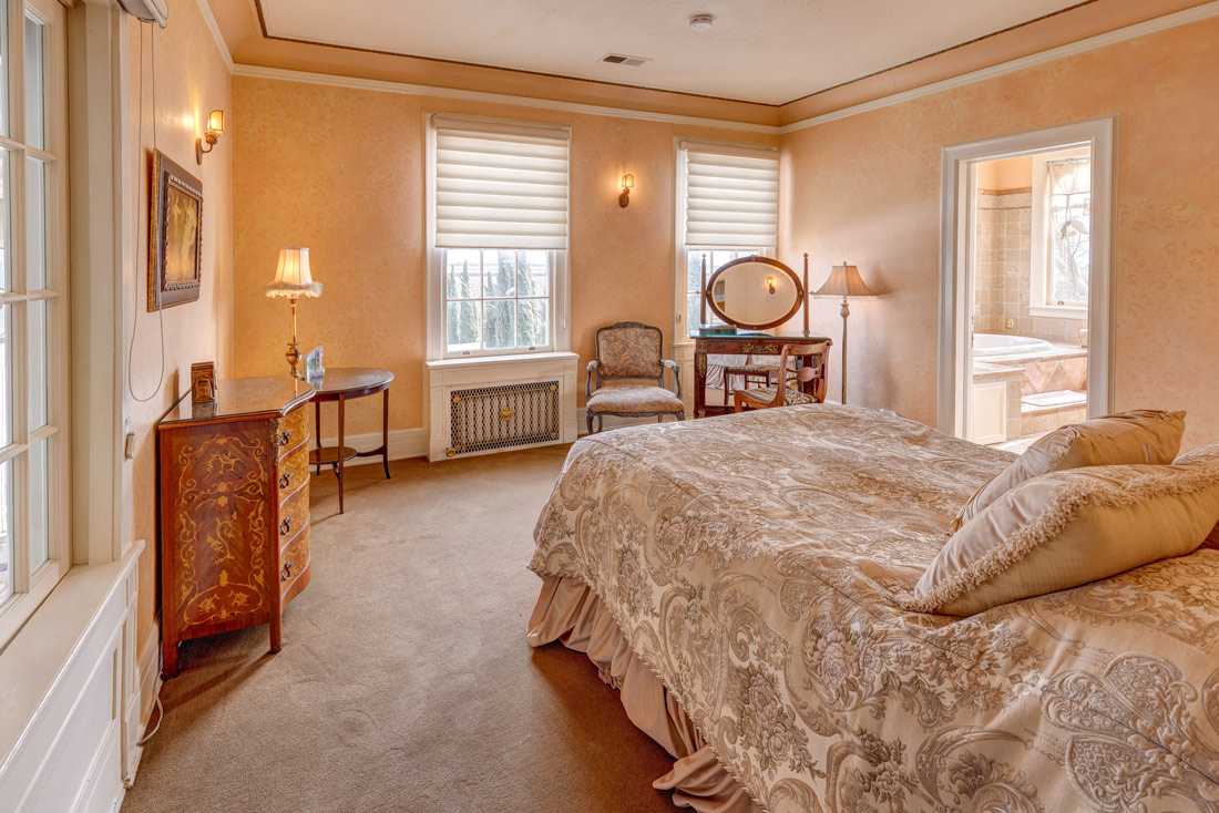 The Schubert Suite at the Grand Island Mansion