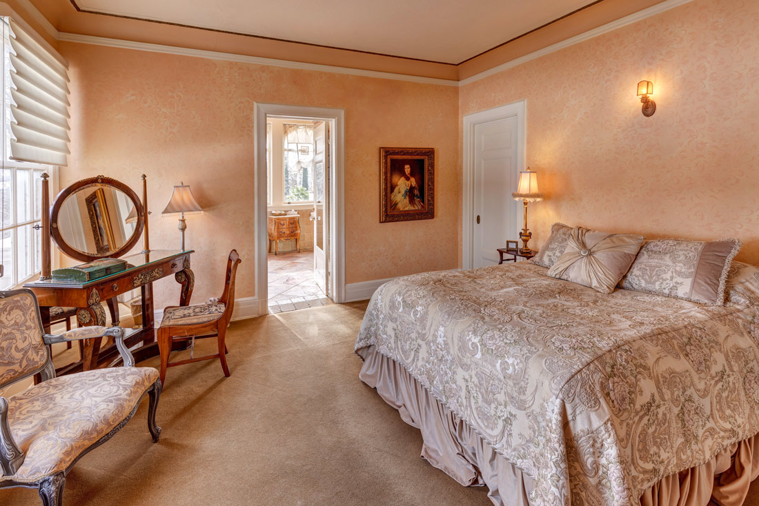 The Schubert Suite at the Grand Island Mansion