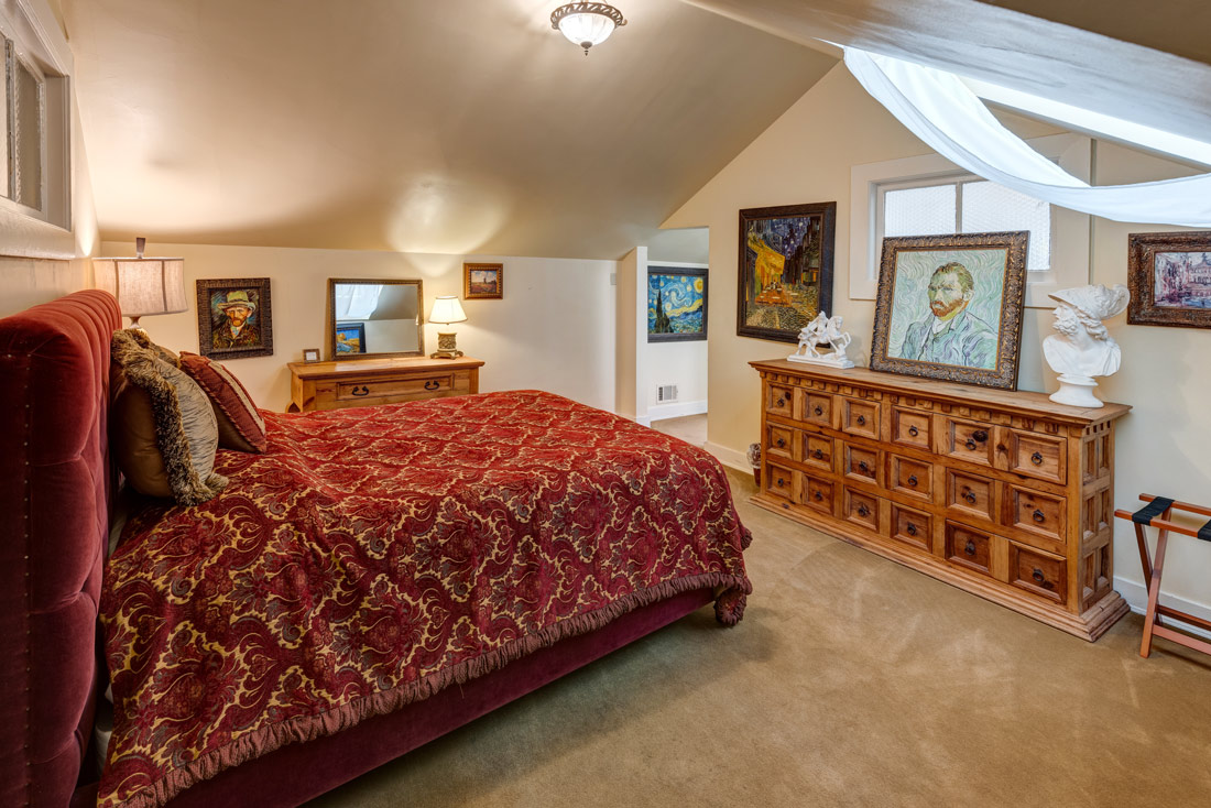 The Van Gogh Suite at the Grand Island Mansion